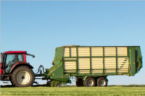 Reduced danger of tipping of loading wagons 